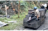 5噸湘潭煤礦電機(jī)車國外煤礦現(xiàn)場視頻