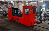 客戶采購的CTL5/6GB蓄電池湘潭電機(jī)車裝車發(fā)貨