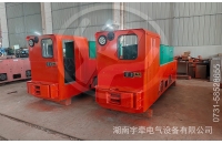 8噸湘潭蓄電池電機(jī)車裝車發(fā)往貴州